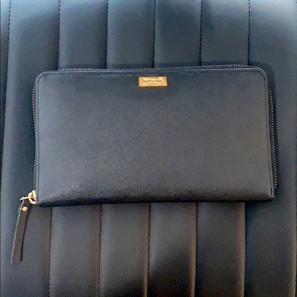 🛑SOLD🛑 Oversized kate spade wallet - Picture 1 of 7